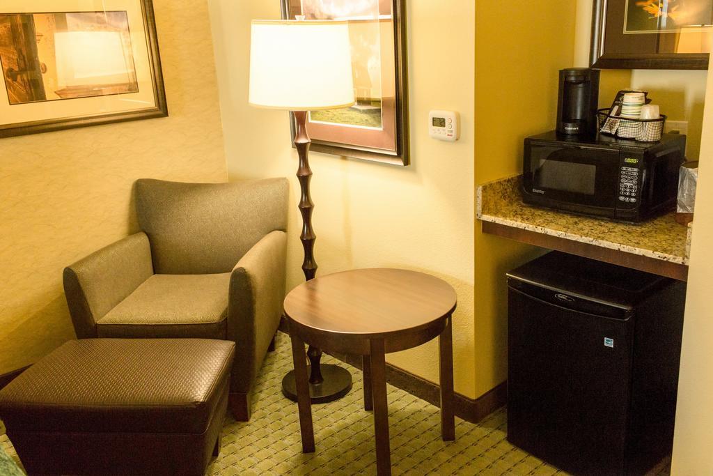 Little Missouri Inn & Suites New Town Buitenkant foto