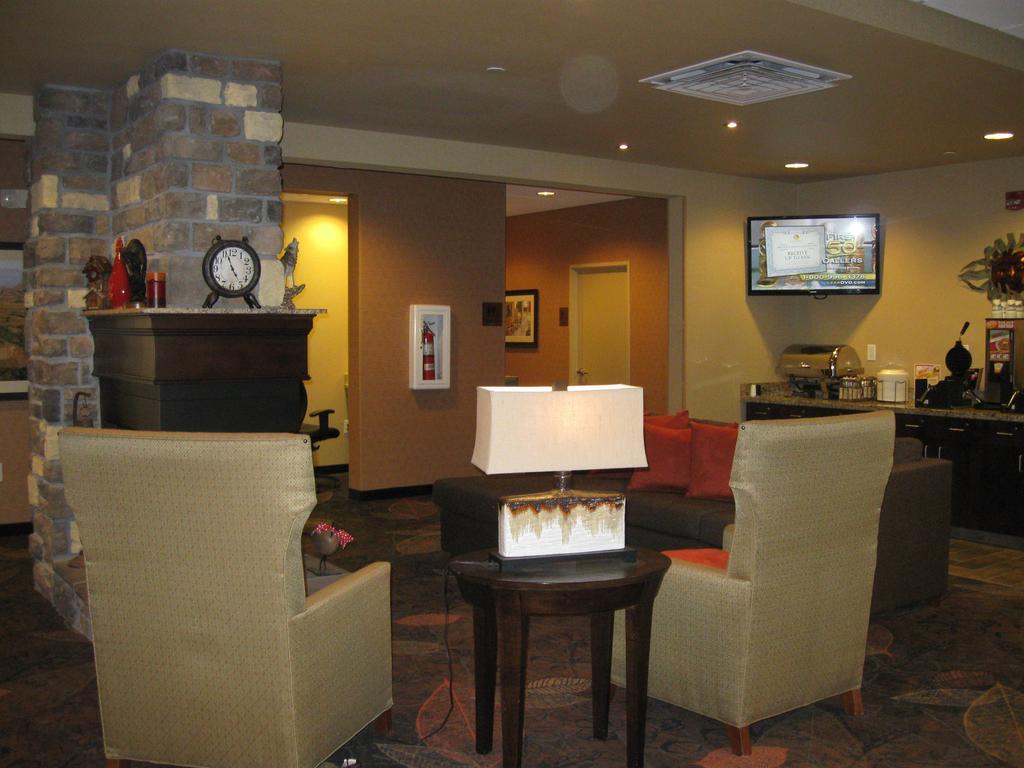 Little Missouri Inn & Suites New Town Buitenkant foto