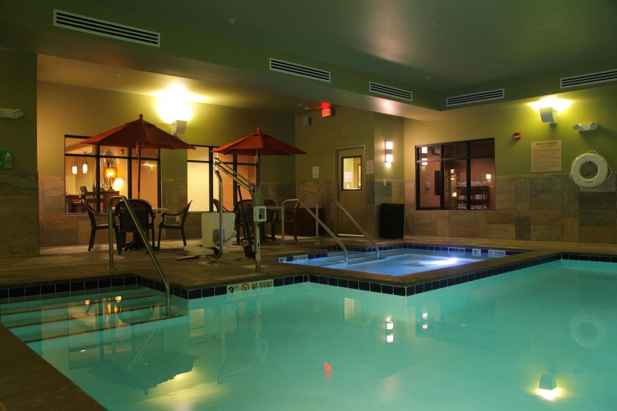 Little Missouri Inn & Suites New Town Buitenkant foto